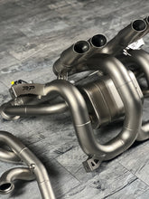 Load image into Gallery viewer, Lamborghini Revuelto Longpipe F1 Auspuff High Pitch System RP