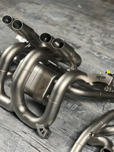 Load image into Gallery viewer, Lamborghini Revuelto Longpipe F1 Auspuff High Pitch System RP