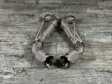 Laden Sie das Bild in den Galerie-Viewer, McLaren 650S Downpipe Catless Detailansicht RP