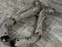 Laden Sie das Bild in den Galerie-Viewer, McLaren 675LT Downpipe Catless Rohrbogen RP