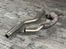 Laden Sie das Bild in den Galerie-Viewer, VW Golf 8 MK8 R Downpipe Catless RP
