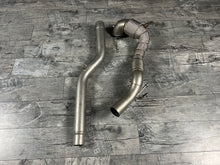 Laden Sie das Bild in den Galerie-Viewer, VW Golf 8 MK8 R Downpipe Catless RP