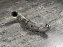 Laden Sie das Bild in den Galerie-Viewer, Mercedes A45 AMG W176, CLA45 C117, GLA45 AMG X156 Downpipe Catless