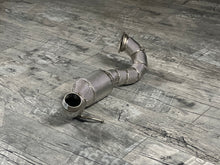 Laden Sie das Bild in den Galerie-Viewer, Mercedes A45 AMG W176, CLA45 C117, GLA45 AMG X156 Downpipe Catless