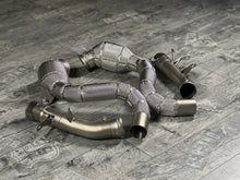 Laden Sie das Bild in den Galerie-Viewer, Mercedes C63 / C63S  S205 / W205 AMG Downpipe 200 Zellen Katalysator