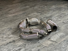 Laden Sie das Bild in den Galerie-Viewer, BMW M5 G90 M5 G99 Touring S68 Downpipe 2024- 200 Zellen Katalysator EUR 6