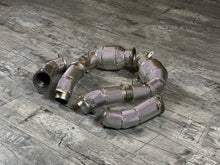 Laden Sie das Bild in den Galerie-Viewer, BMW M5 G90 M5 G99 Touring S68 Downpipe 2024- 200 Zellen Katalysator EUR 6