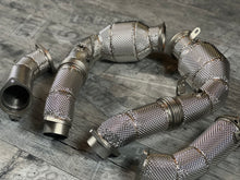 Laden Sie das Bild in den Galerie-Viewer, BMW M5 G90 M5 G99 Touring S68 Downpipe 2024- 200 Zellen Katalysator EUR 6