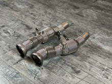 Laden Sie das Bild in den Galerie-Viewer, Ferrari 296 GTB Downpipe RP Catless