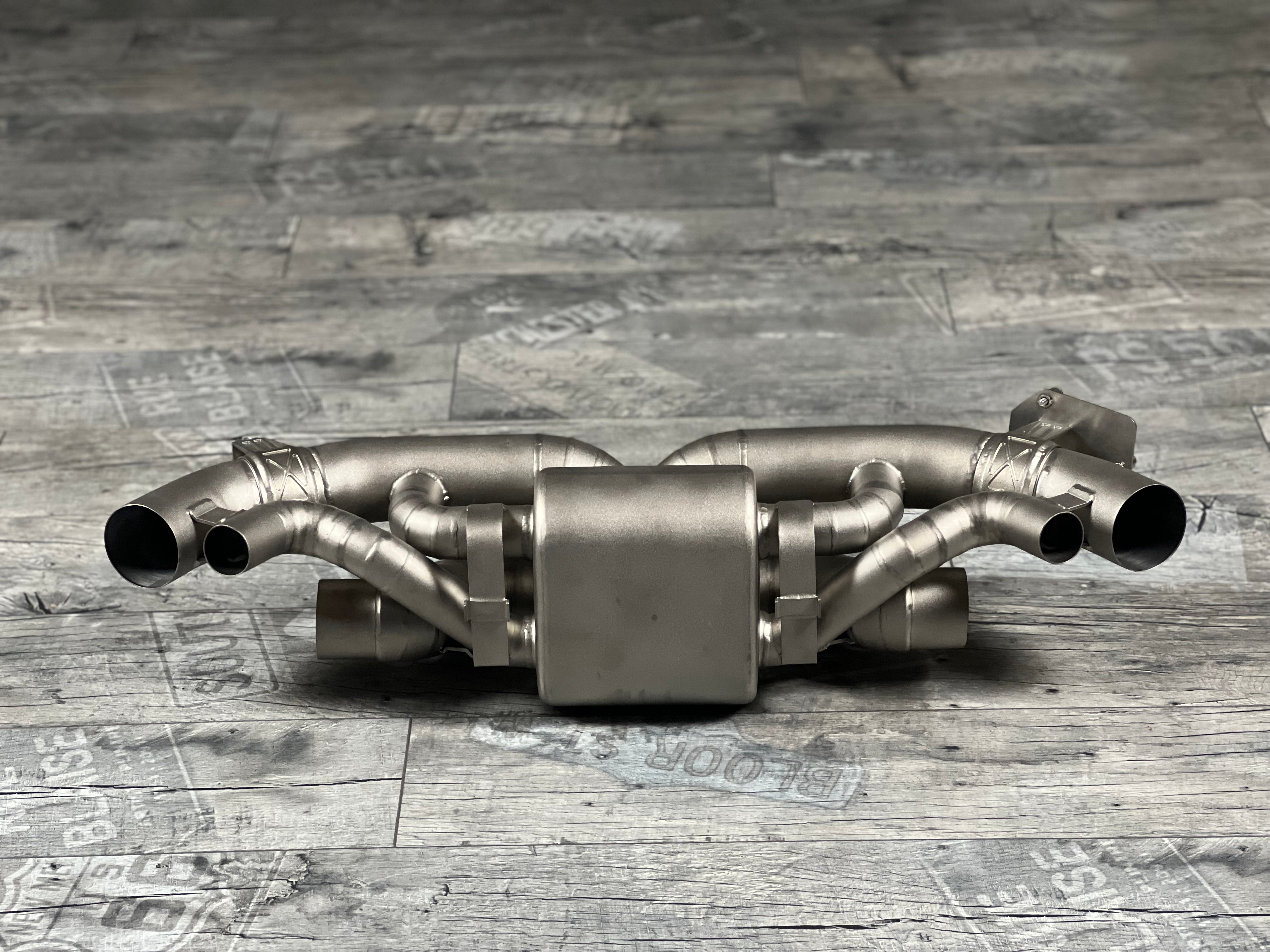 Porsche 992 Turbo X-Pipe Klappenauspuff Detailansicht RP