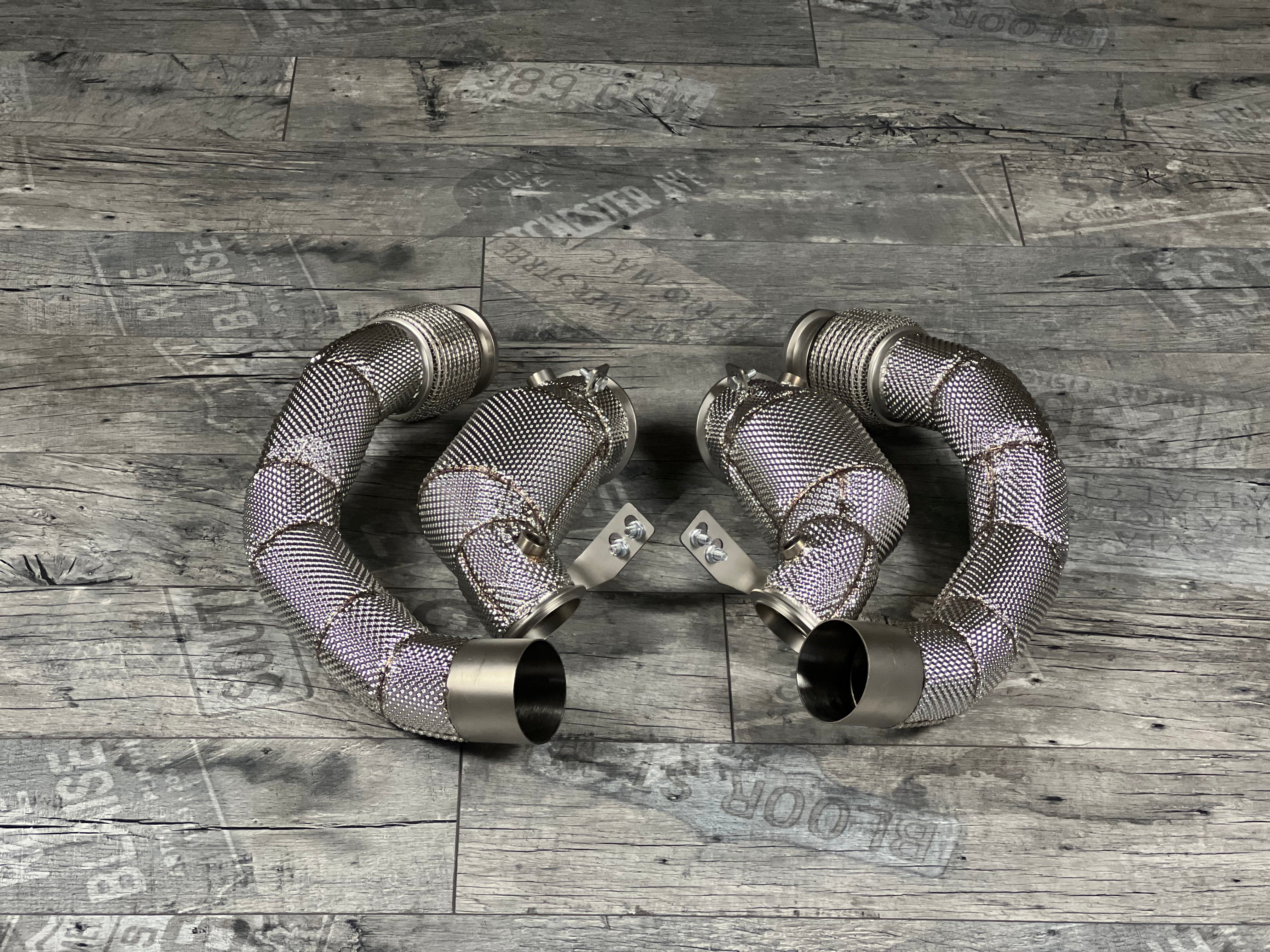 BMW M5 F90 Downpipe 200 Zellen Detailansicht RP