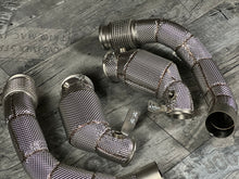 Laden Sie das Bild in den Galerie-Viewer, BMW F90 M5 F91 / F92 / F93 M8 Downpipe S63M -10/2020 Catless RP