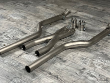 Laden Sie das Bild in den Galerie-Viewer, BMW M5 G90 G99 M5 (Touring) S68 Link Pipe Midpipe OPF Delete RP